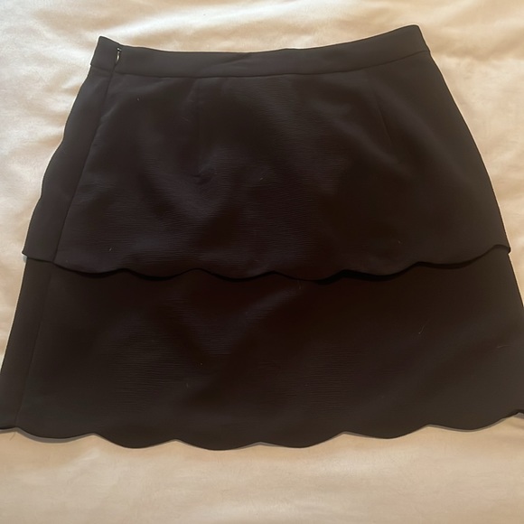Club Monaco scalloped black skirt - Picture 2 of 3